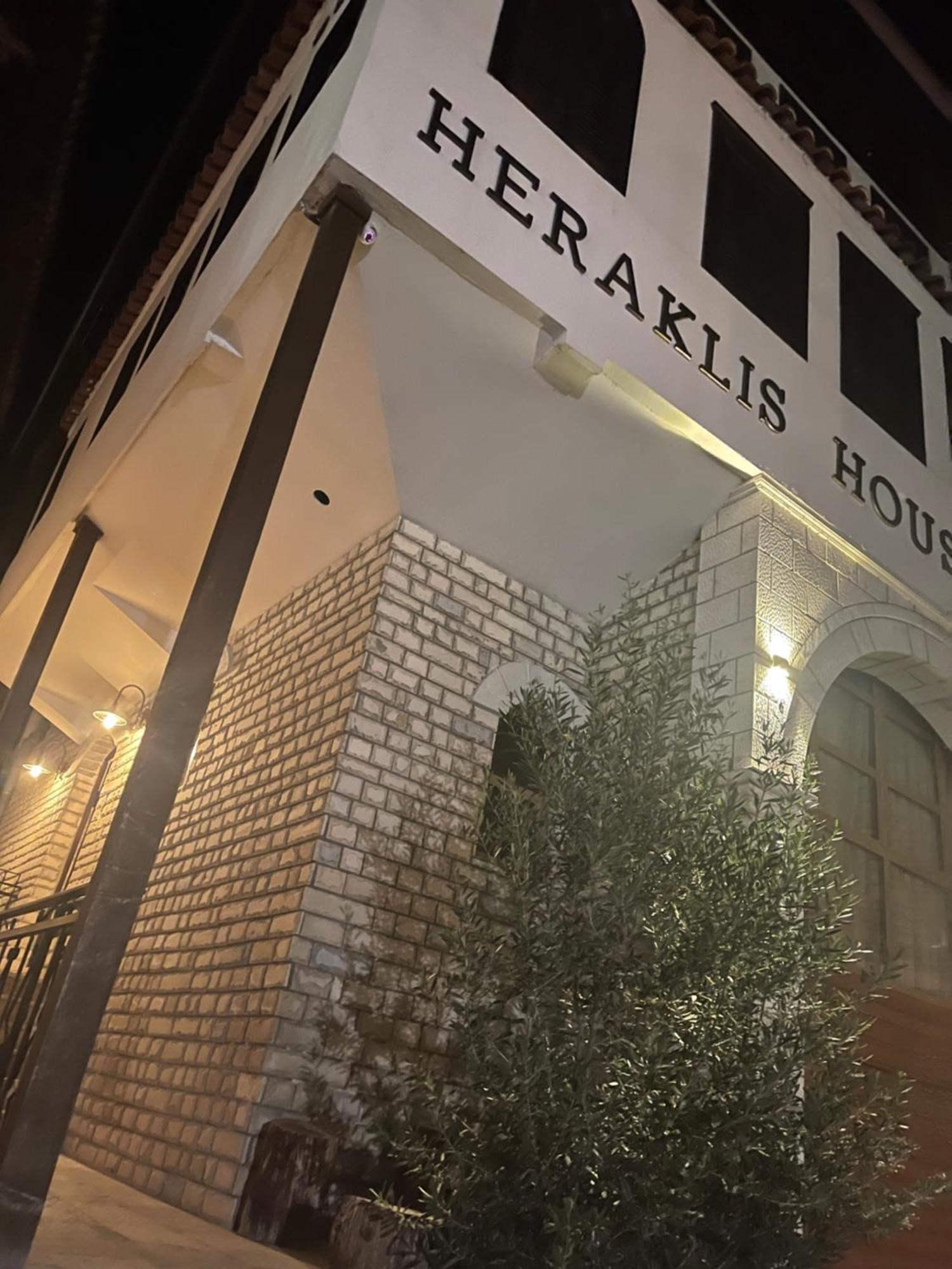 Heraklis Hotel 베라트 외부 사진