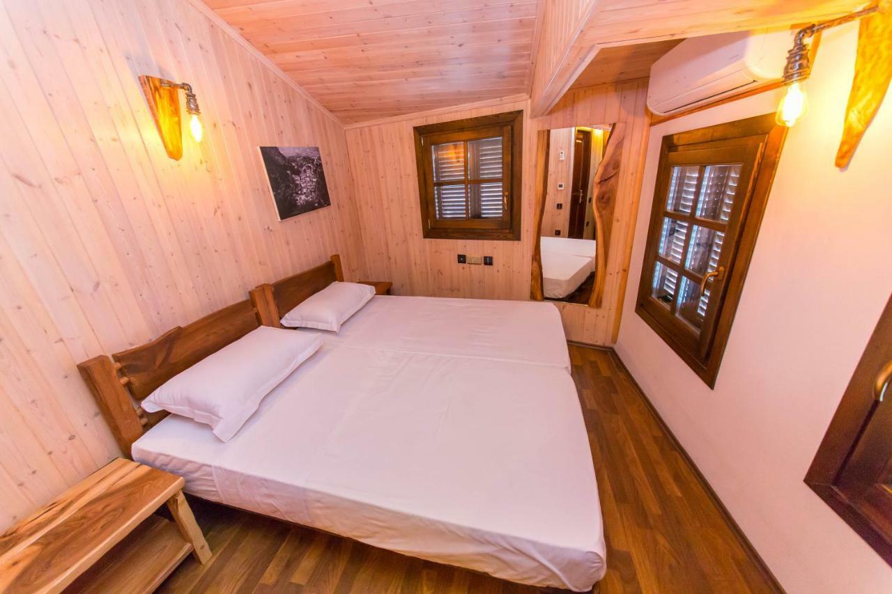 Heraklis Hotel 베라트 외부 사진
