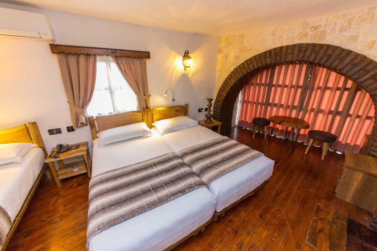 Heraklis Hotel 베라트 외부 사진